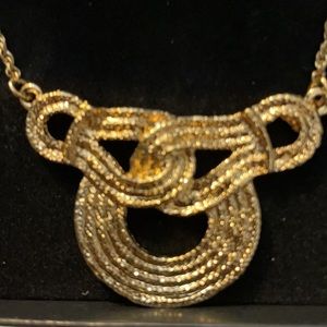 18 inch gold chain including pendant with extender